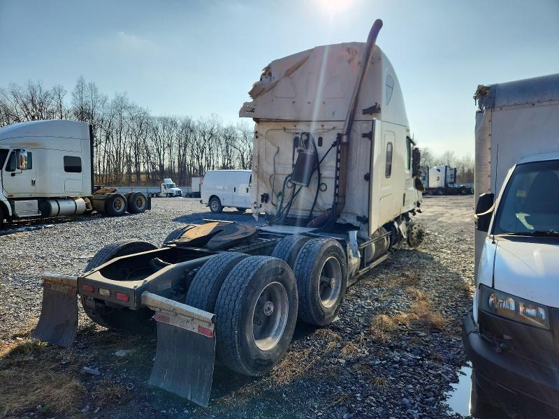 2021 Freightliner Cascadia 126