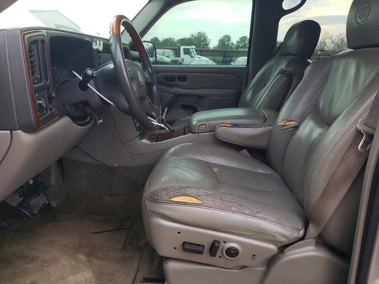 2004 Cadillac Escalade Luxury
