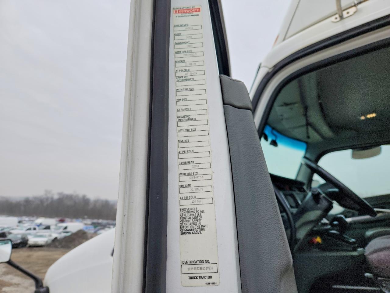 2016 Kenworth T680 Semi Truck