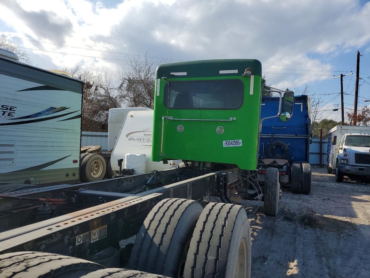 2020 Peterbilt Tractor 2020 Peterbilt 367 Truck Cab AND Chassis