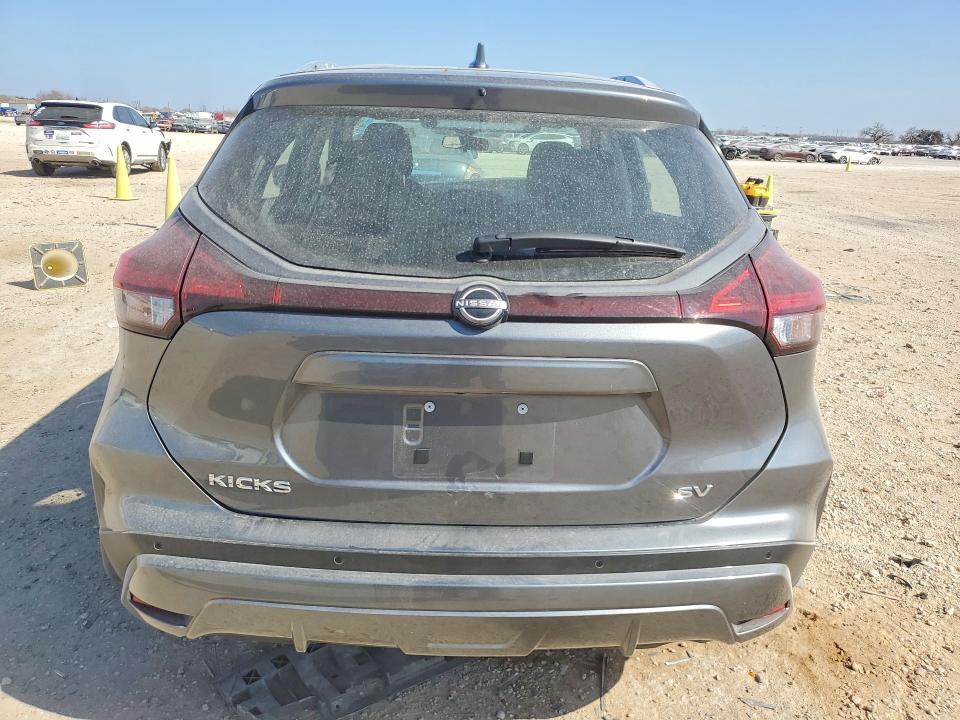 2023 Nissan Kicks sv