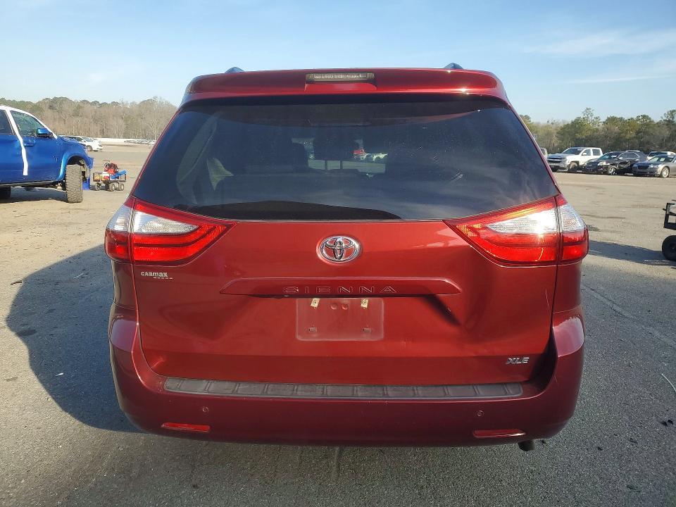 2015 Toyota Sienna xle 8-passenger