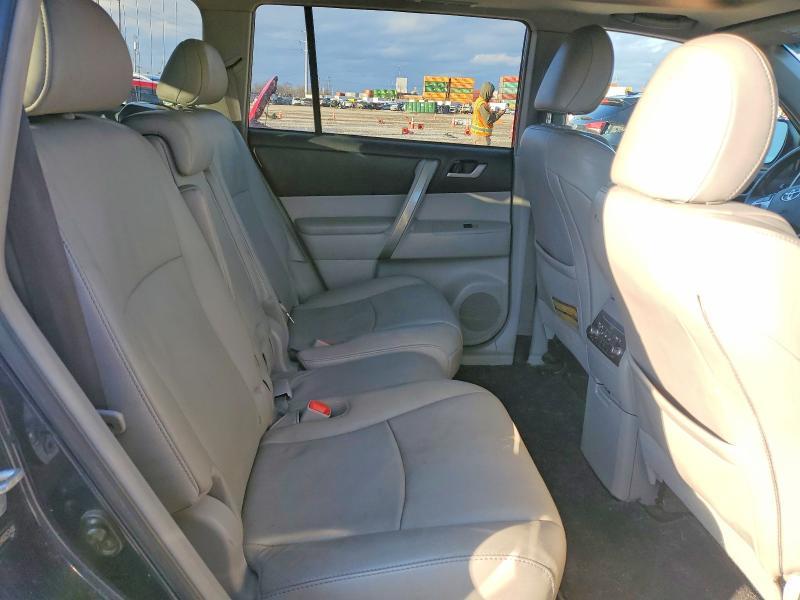 2013 Toyota Highlander se