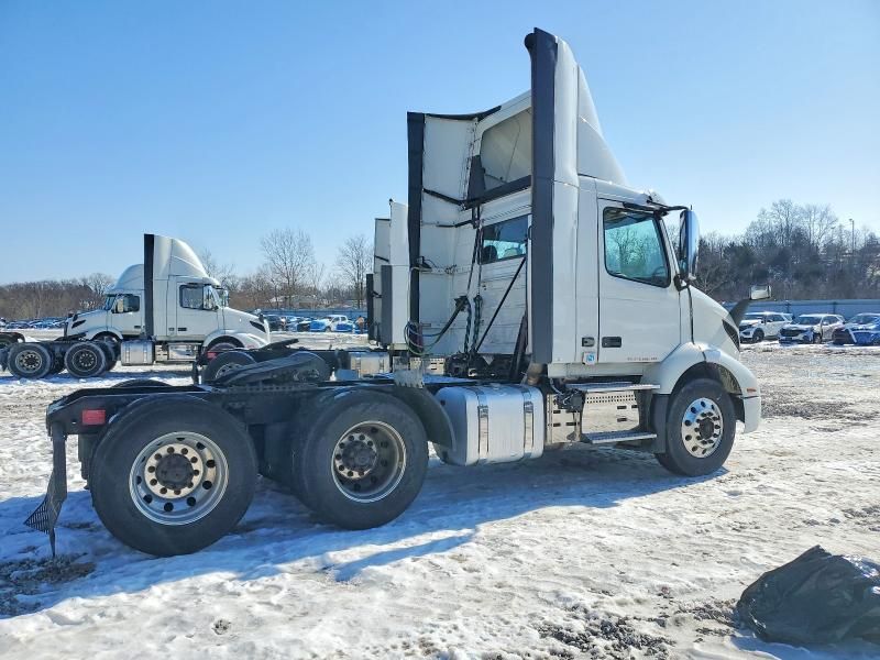 2020 Volvo VNR