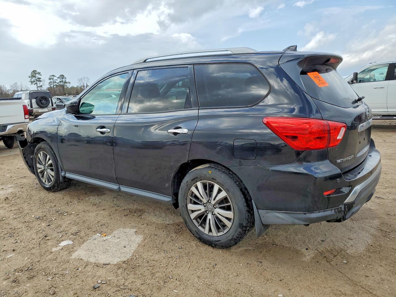 2020 Nissan Pathfinder s