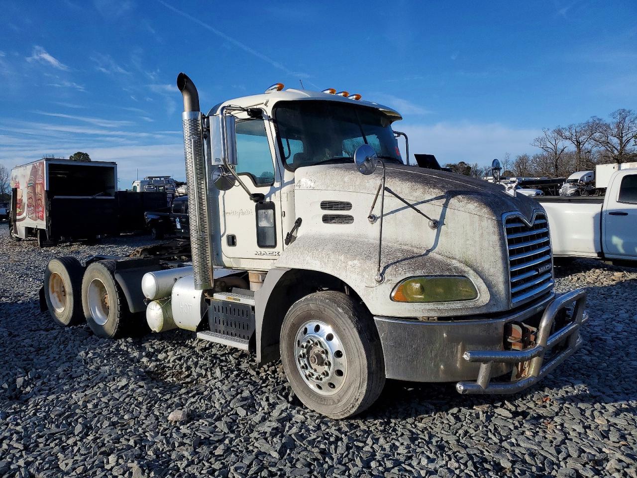 2015 Mack CXU613 Semi Truck