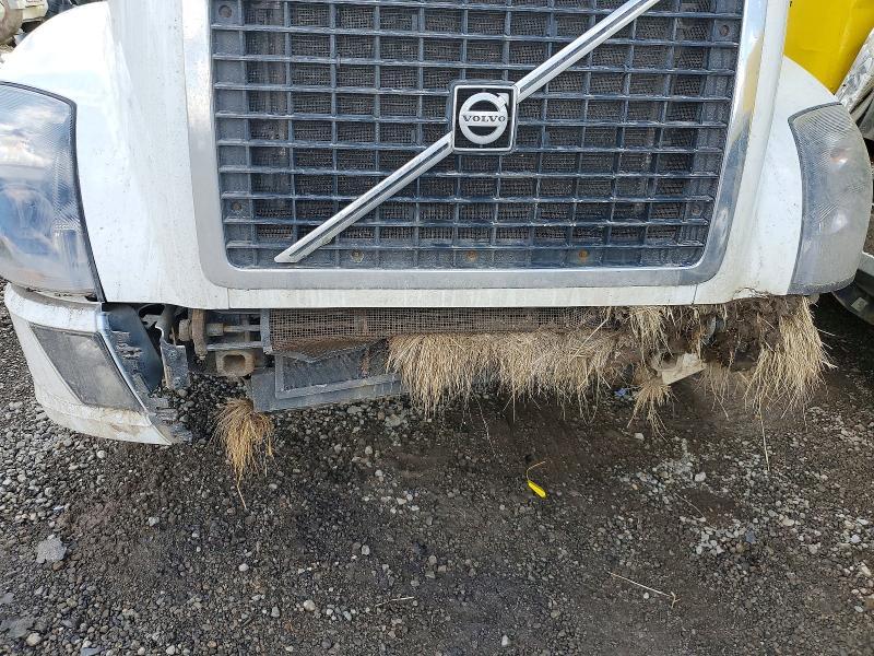 2016 Volv O VNL Semi Truck