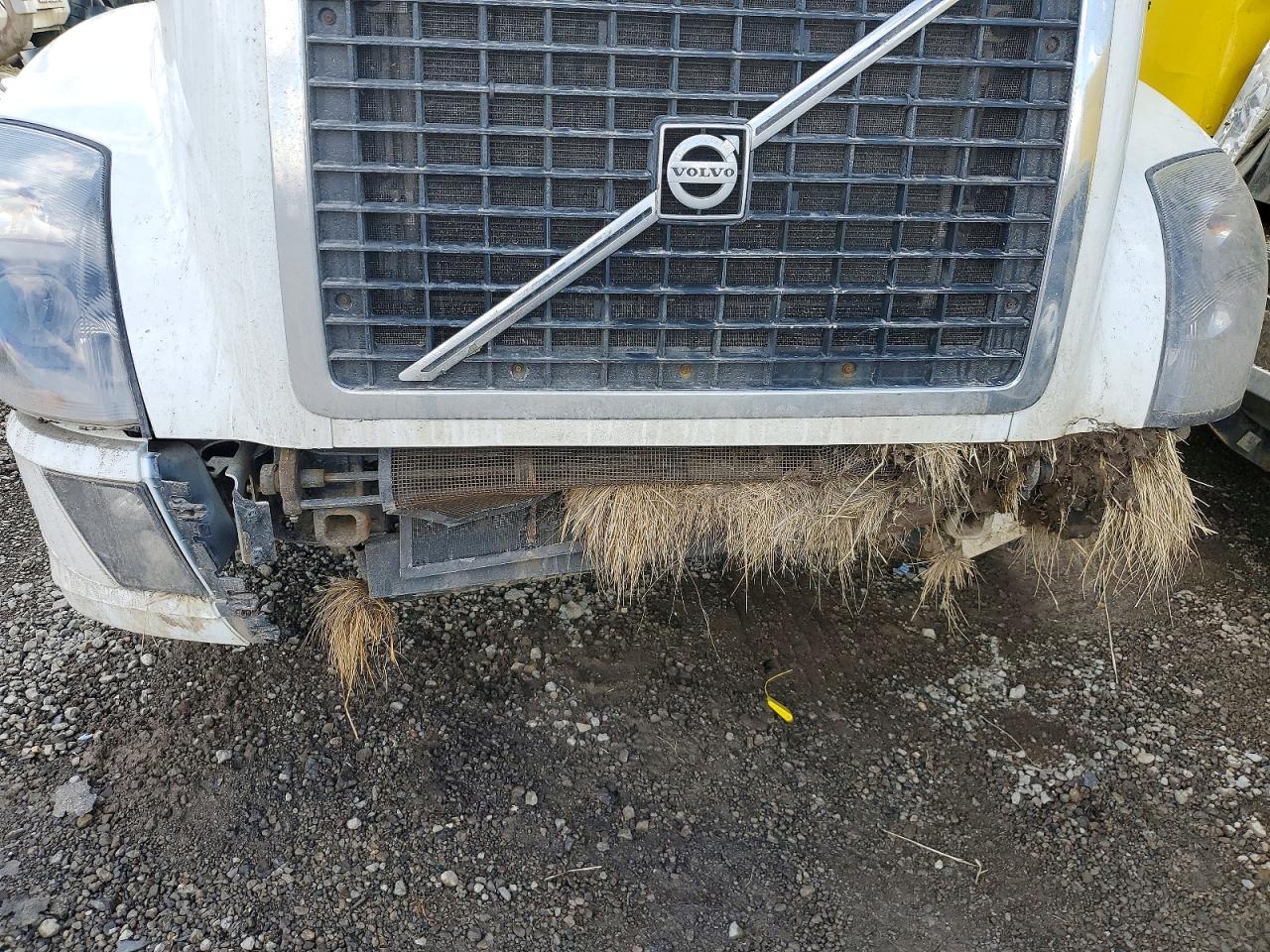 2016 Volv O VNL Semi Truck