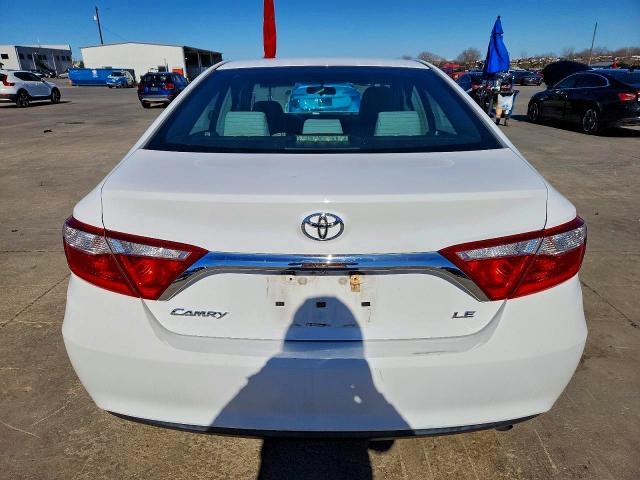 2015 Toyota Camry le