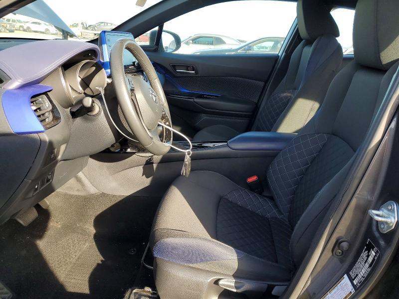 2022 Toyota C-hr xle