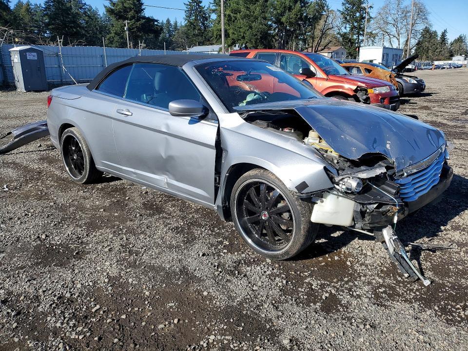 2013 Chrysler 200 Touring