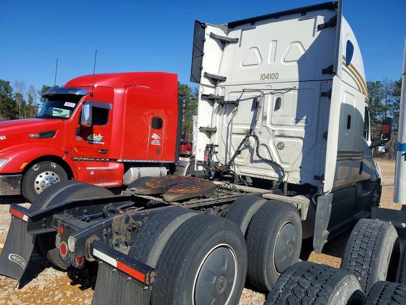 2020 Freightliner Cascadia 126 Semi Truck