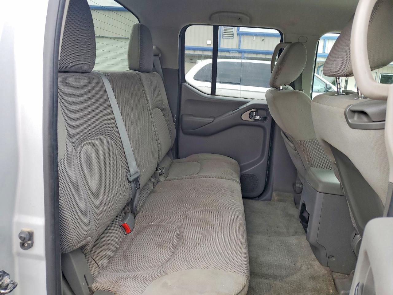 2012 Nissan Frontier s