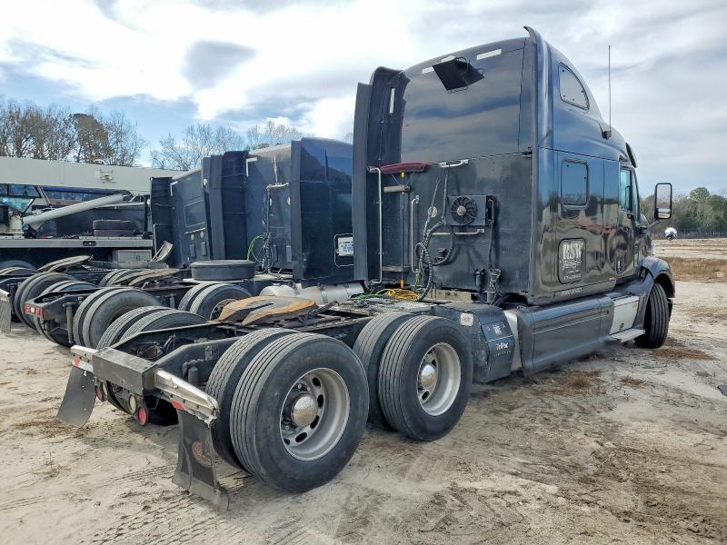 2015 Peterbilt Tractor 587-Semi Truck