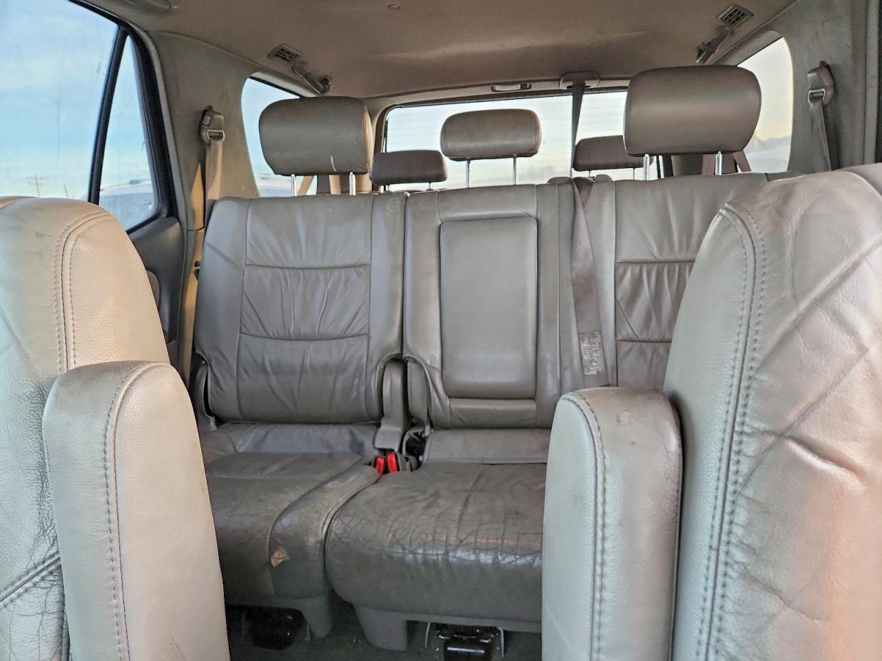 2004 Toyota Sequoia SR5