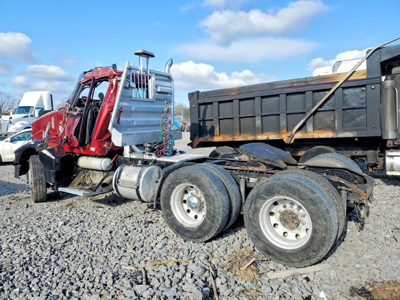 2004 Peterbilt Tractor 2004 Peterbilt 385 Semi Truck