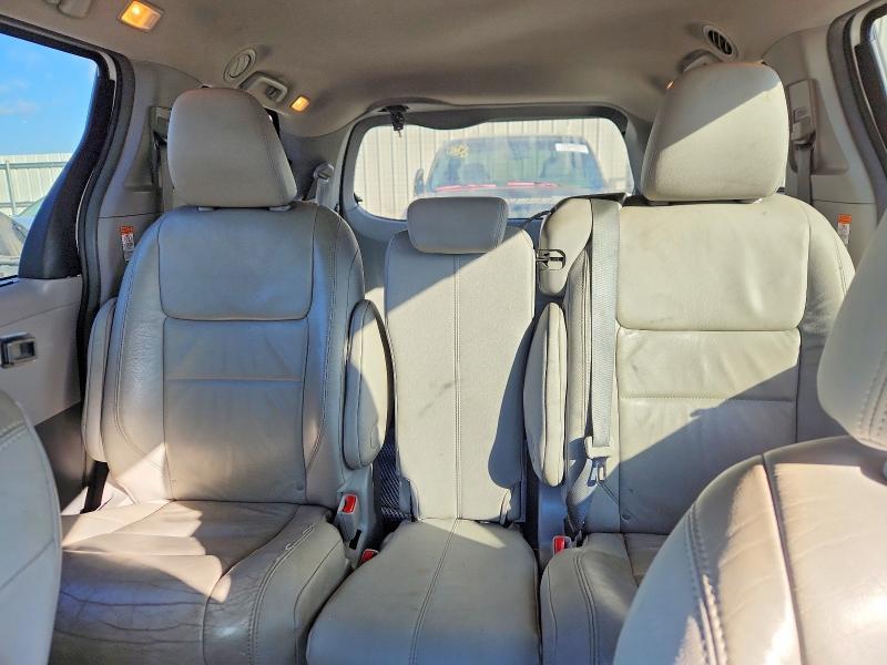 2016 Toyota Sienna xle 8-passenger