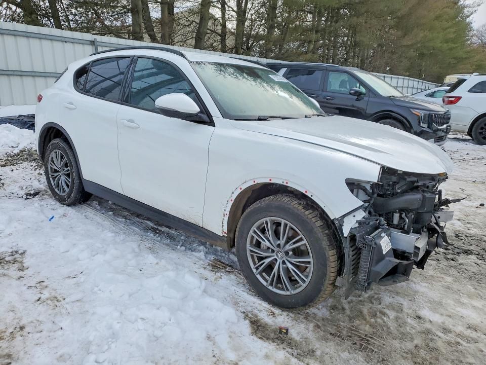 2022 Alfa Romeo Stelvio