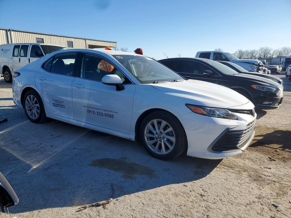 2021 Toyota Camry le