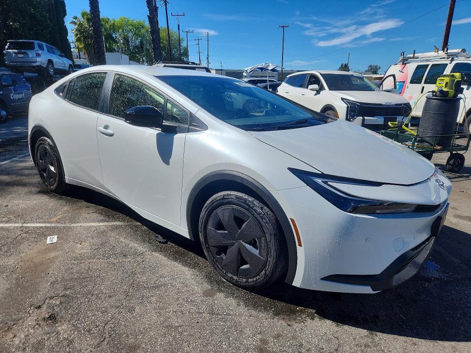 2025 Toyota Prius le