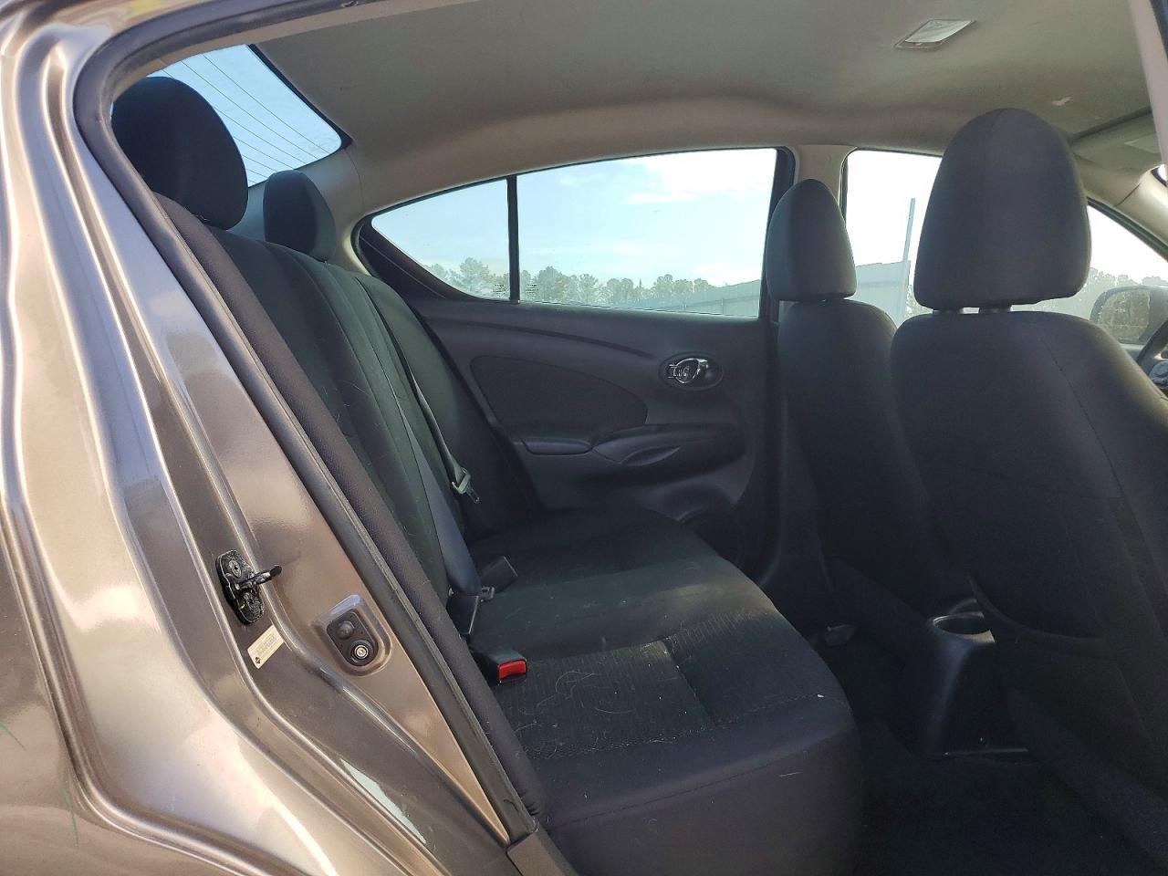 2013 Nissan Versa sv