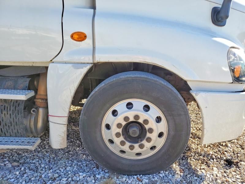 2013 Freightliner Cascadia Semi Truck