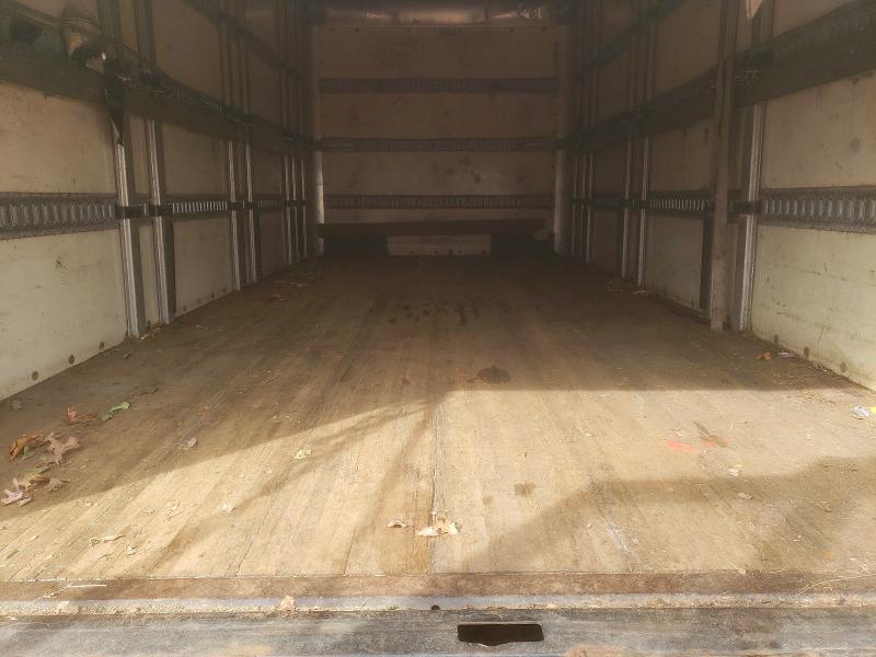 2014 Isuzu NRR BOX Truck