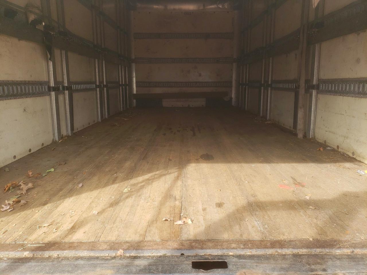 2014 Isuzu NRR BOX Truck