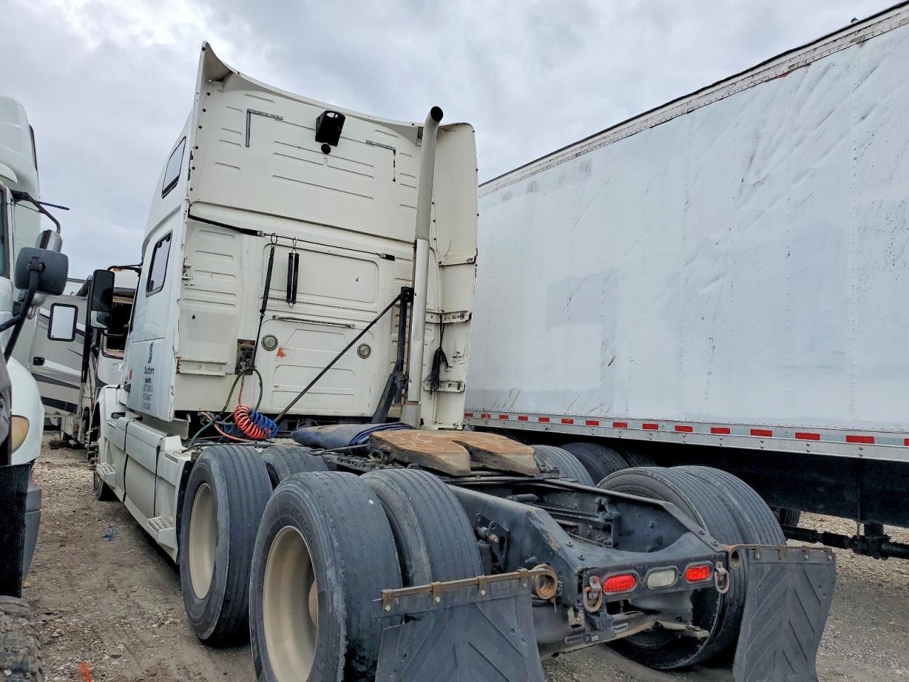 2010 Volvo VN VNL