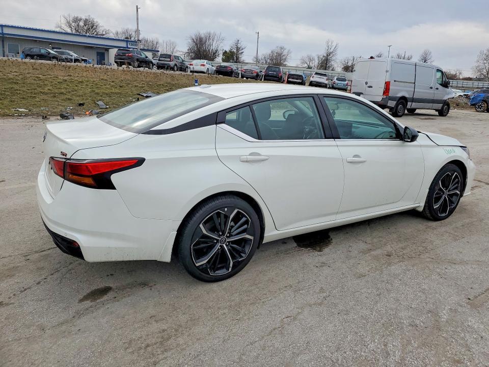 2025 Nissan Altima 2.5 sr