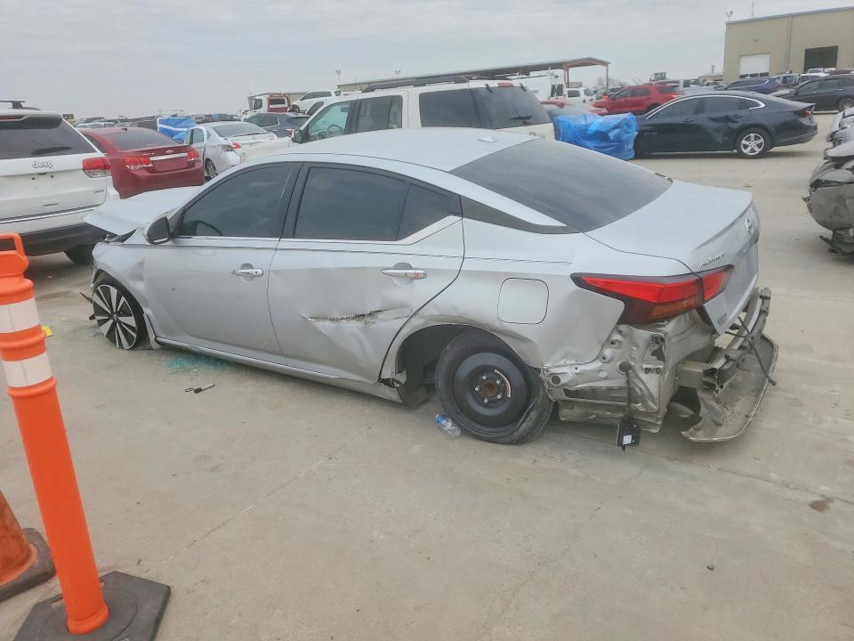 2022 Niss Altima 2.5 sv