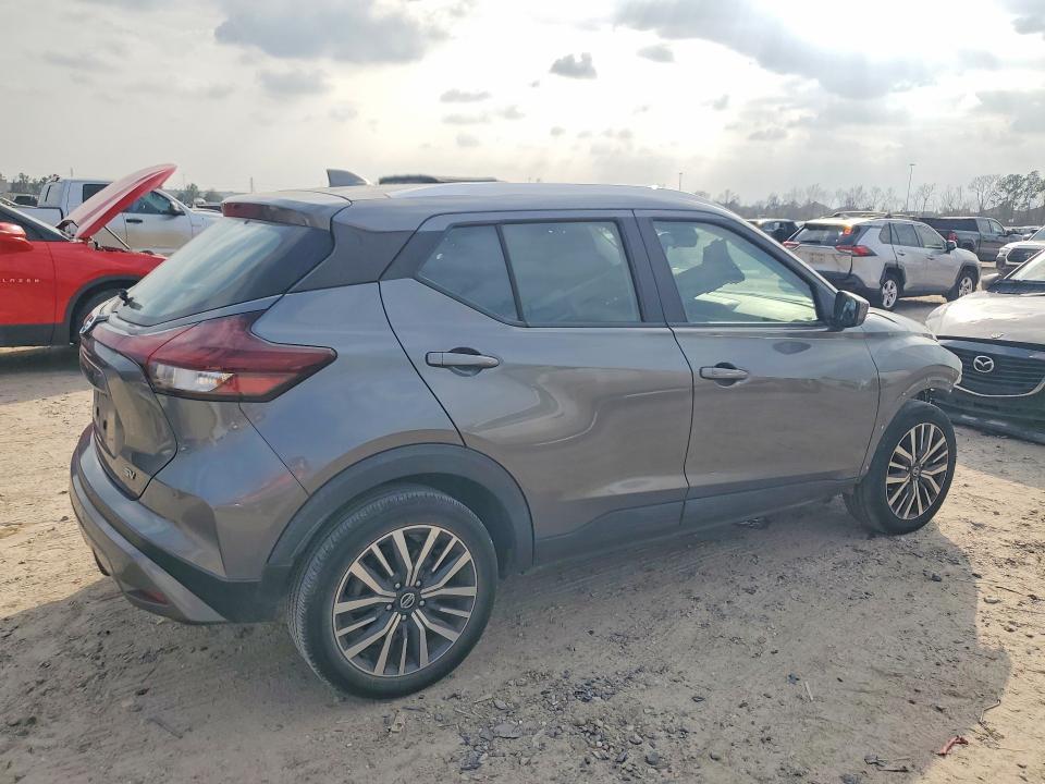 2021 Nissan Kicks sv