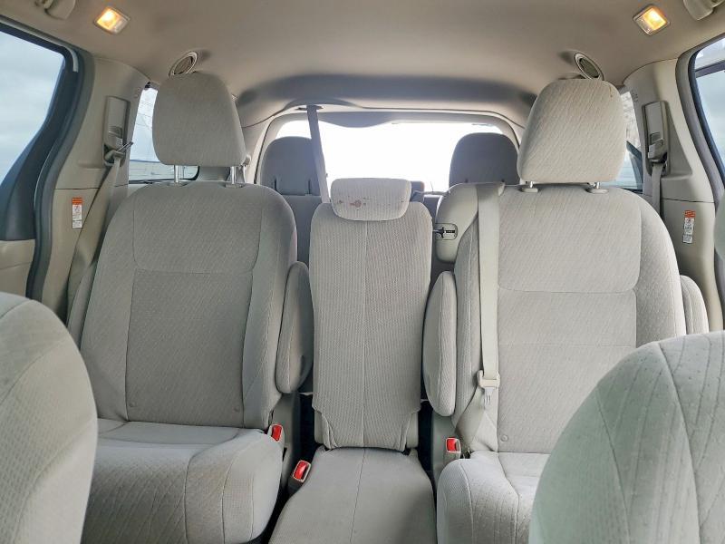 2016 Toyota Sienna le