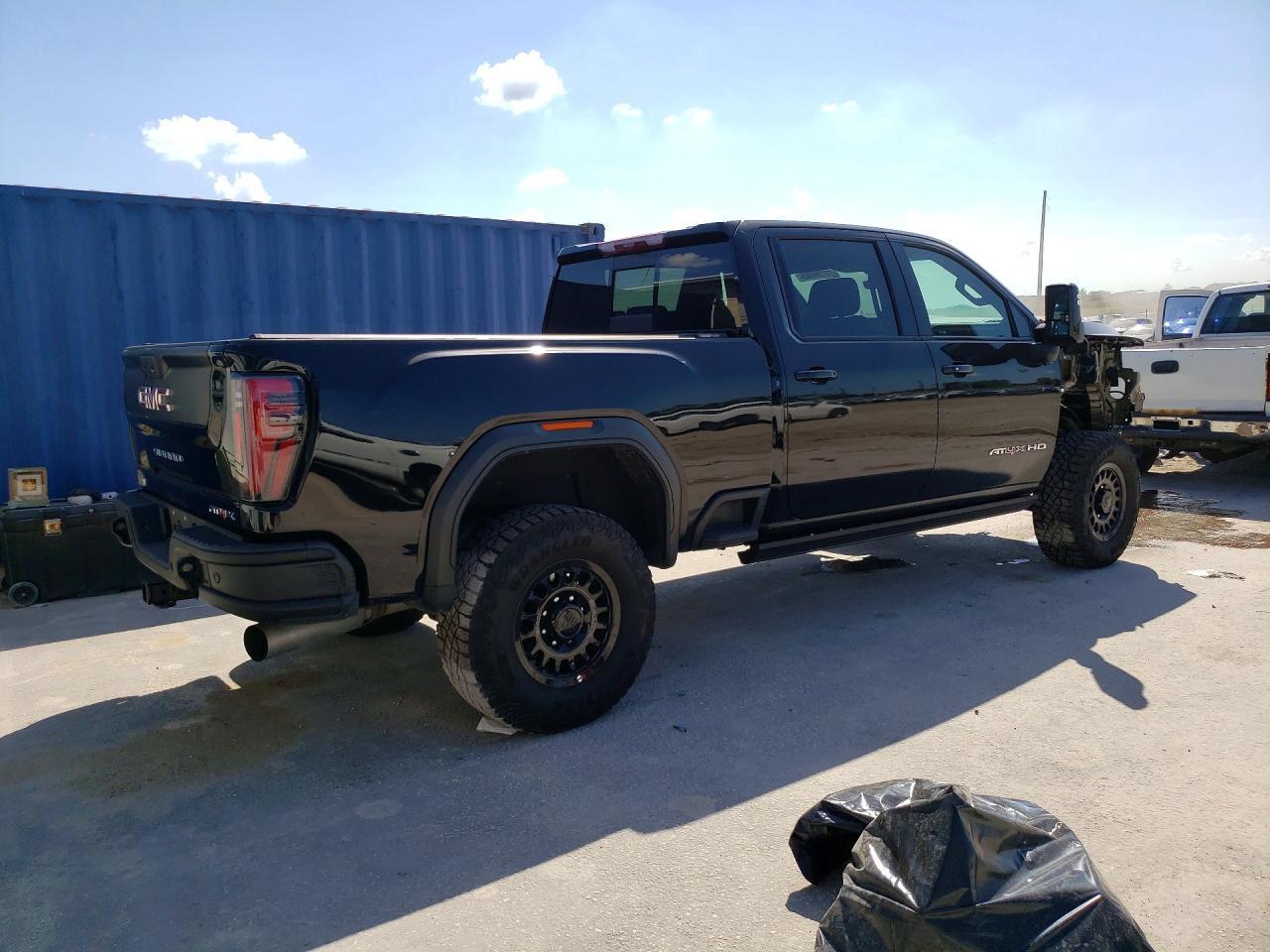 2025 GMC Sierra K2500 AT4X