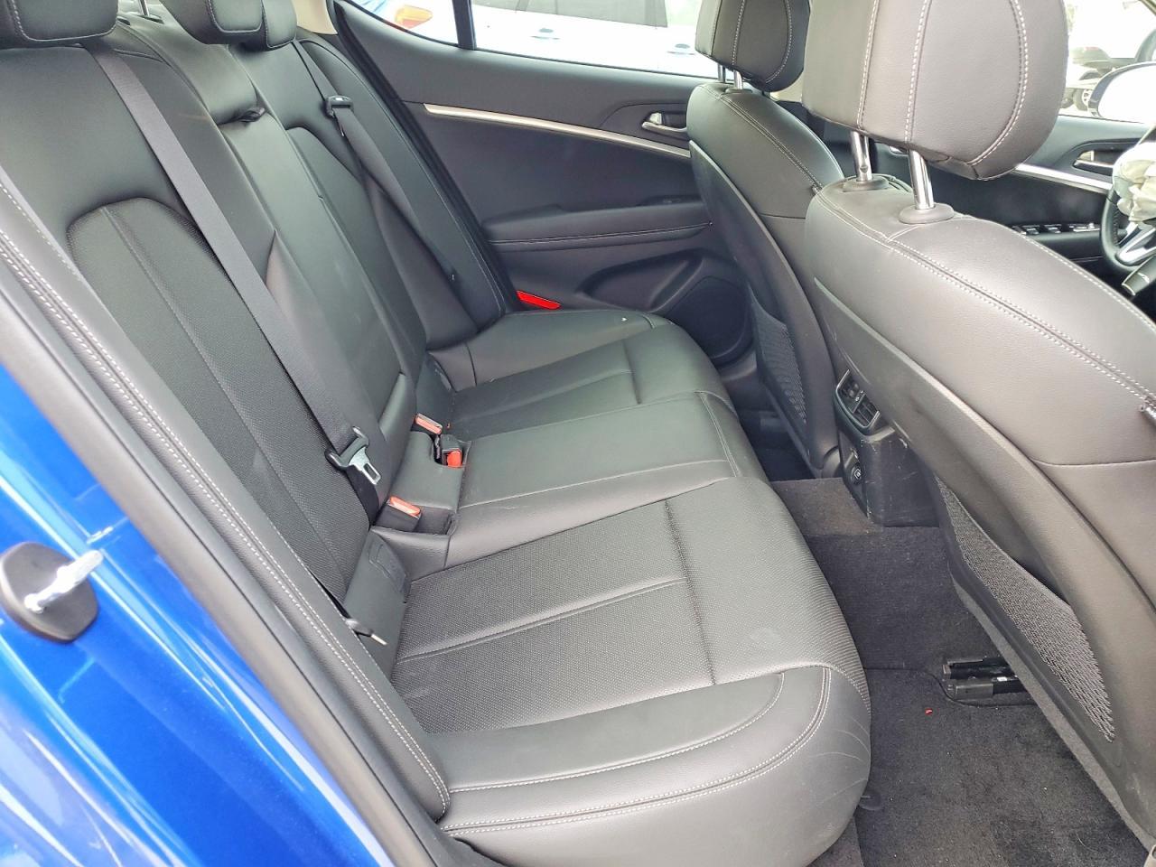 2022 Genesis G70 Base