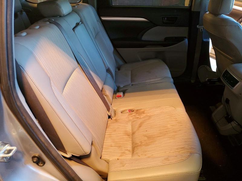 2016 Toyota Highlander le Plus