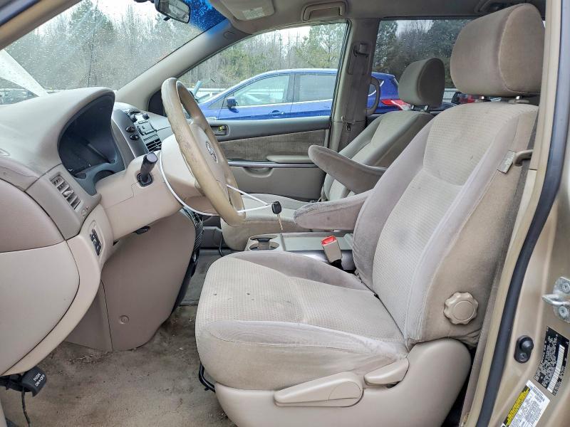 2006 Toyota Sienna le 8 Passenger