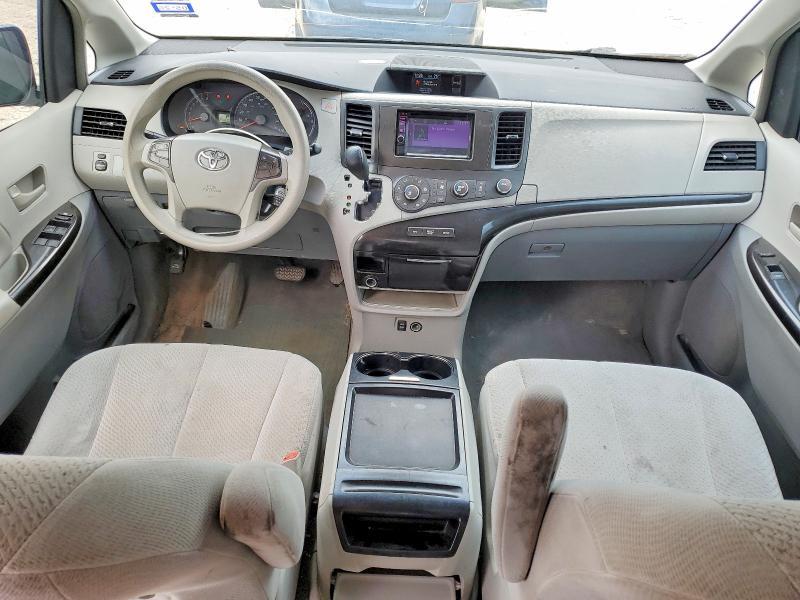 2011 Toyota Sienna le 8-passenger