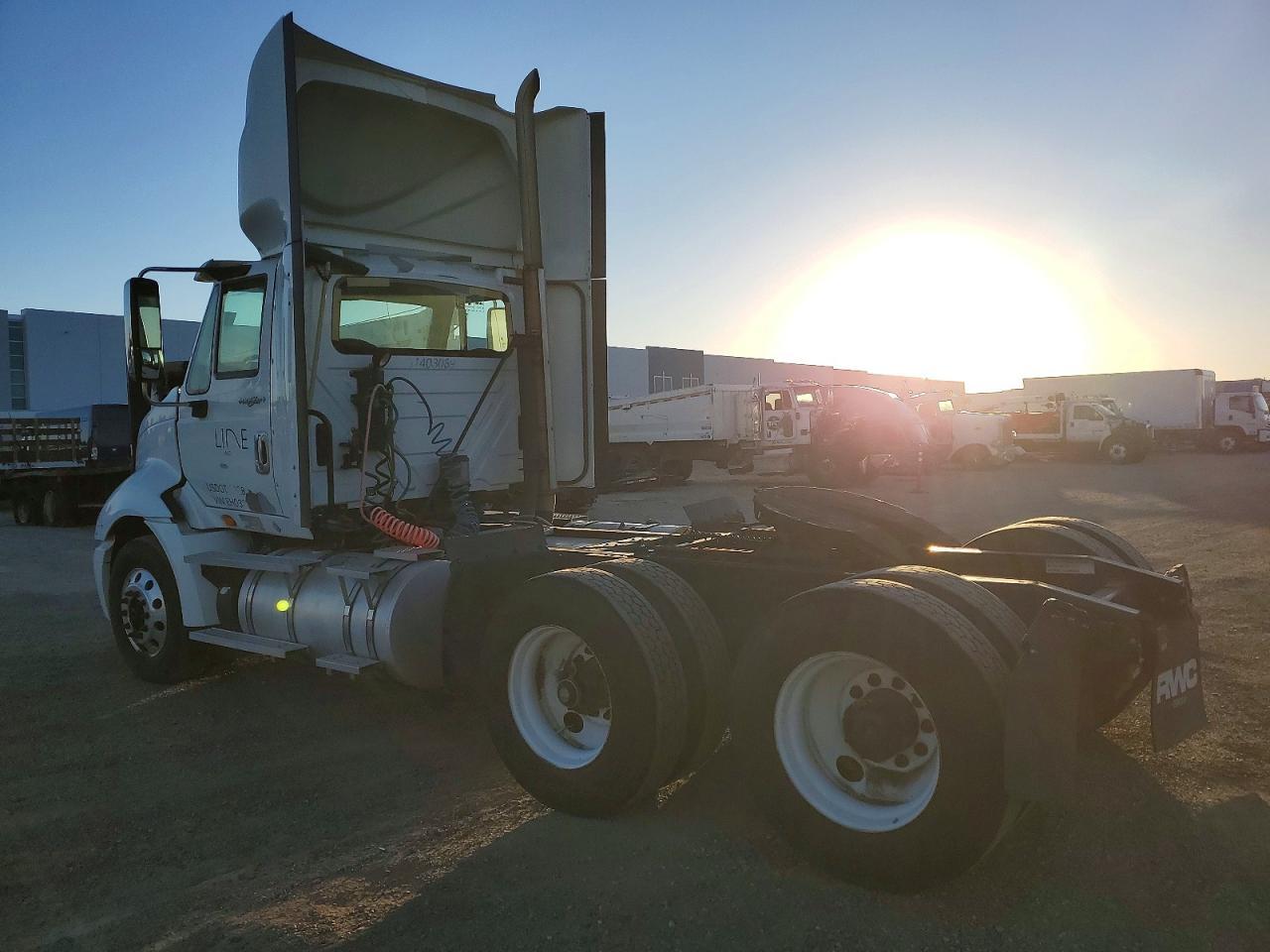 2014 International Prostar-Semi Truck