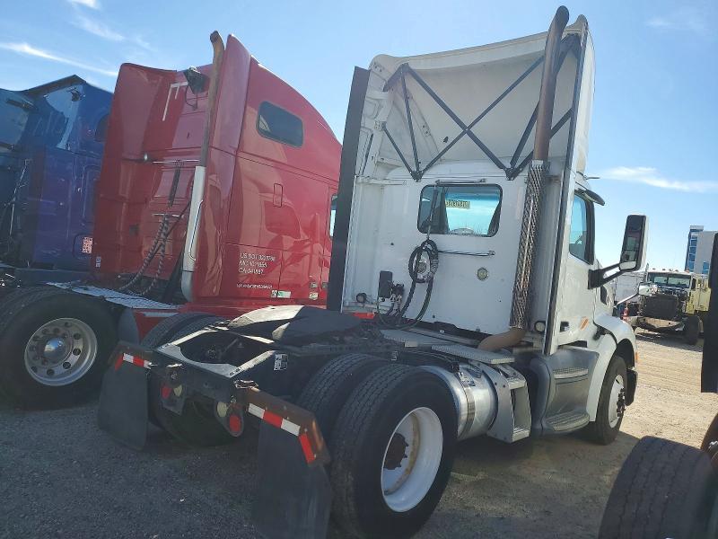 2017 Peterbilt 579
