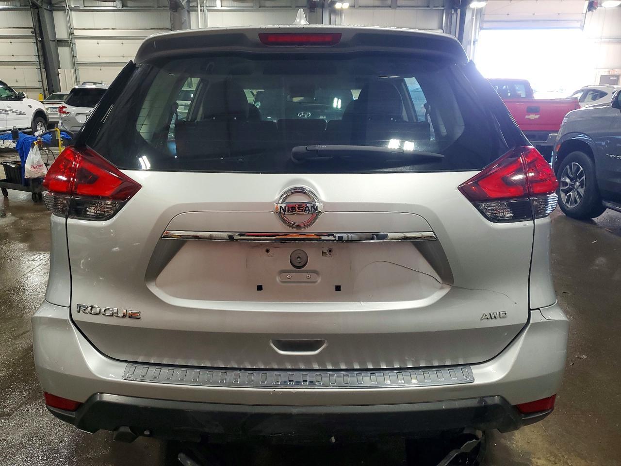2017 Nissan Rogue sv