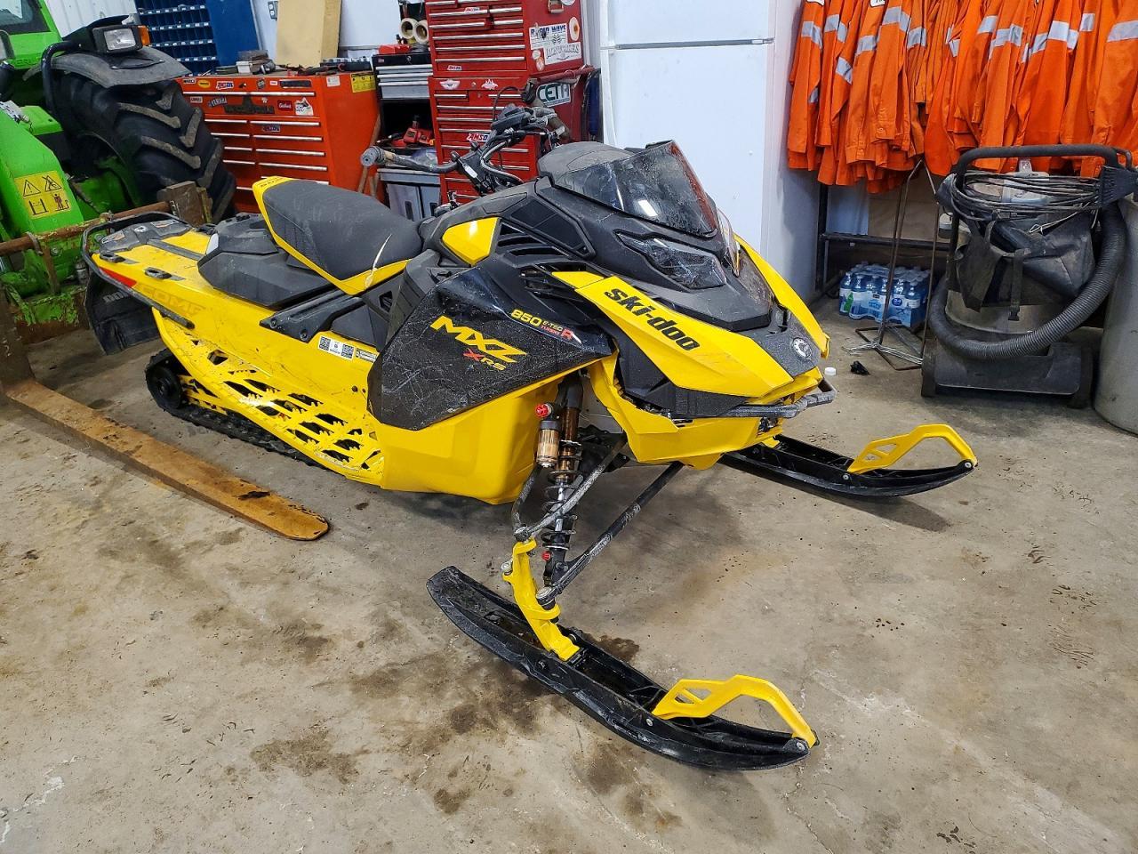 2024 Skidoo 2024 Skidoo Mxzrs