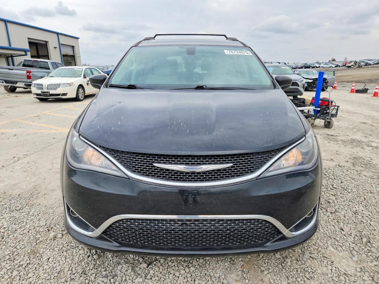 2017 Chrysler Pacifica Touring l