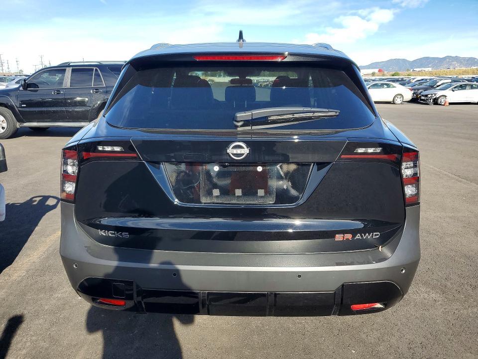 2025 Nissan Kicks sr