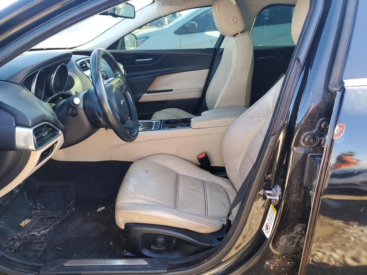 2017 Jaguar Xe Prestige