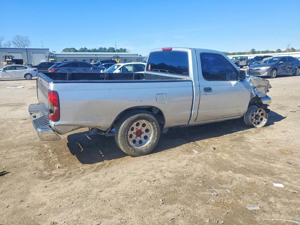 2000 Nissan Frontier xe