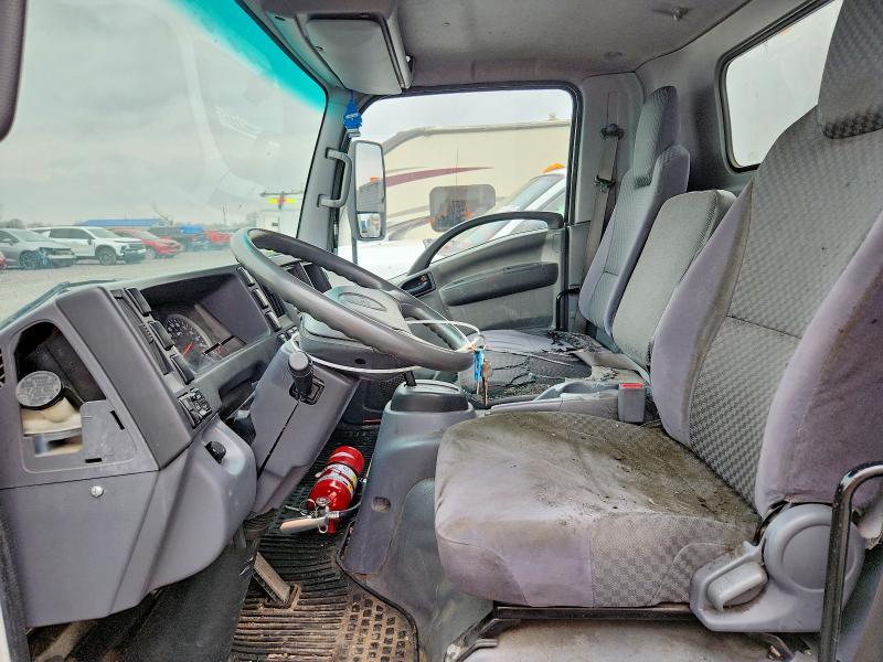2011 Isuzu NPR BOX Truck