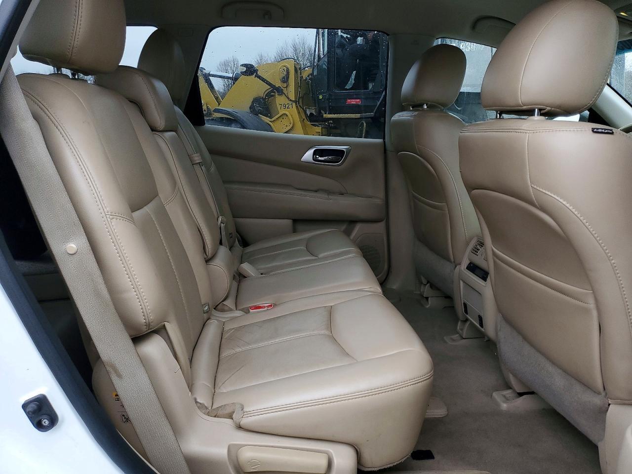 2014 Nissan Pathfinder s