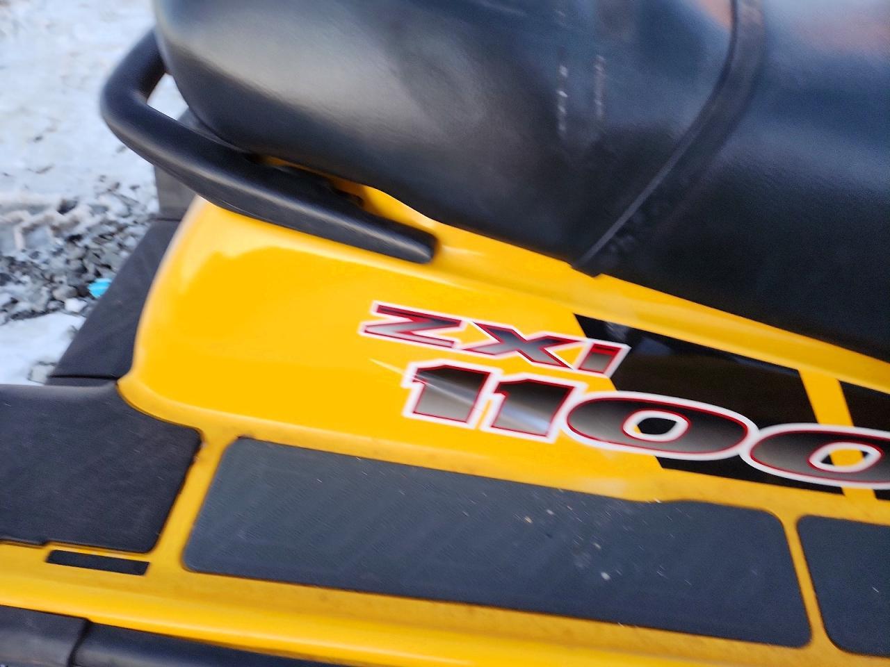 2001 Kawasaki Saki ZXI 1100 JET SKI