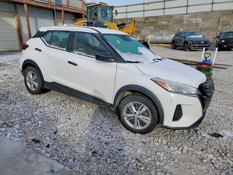 2023 Nissan Kicks s